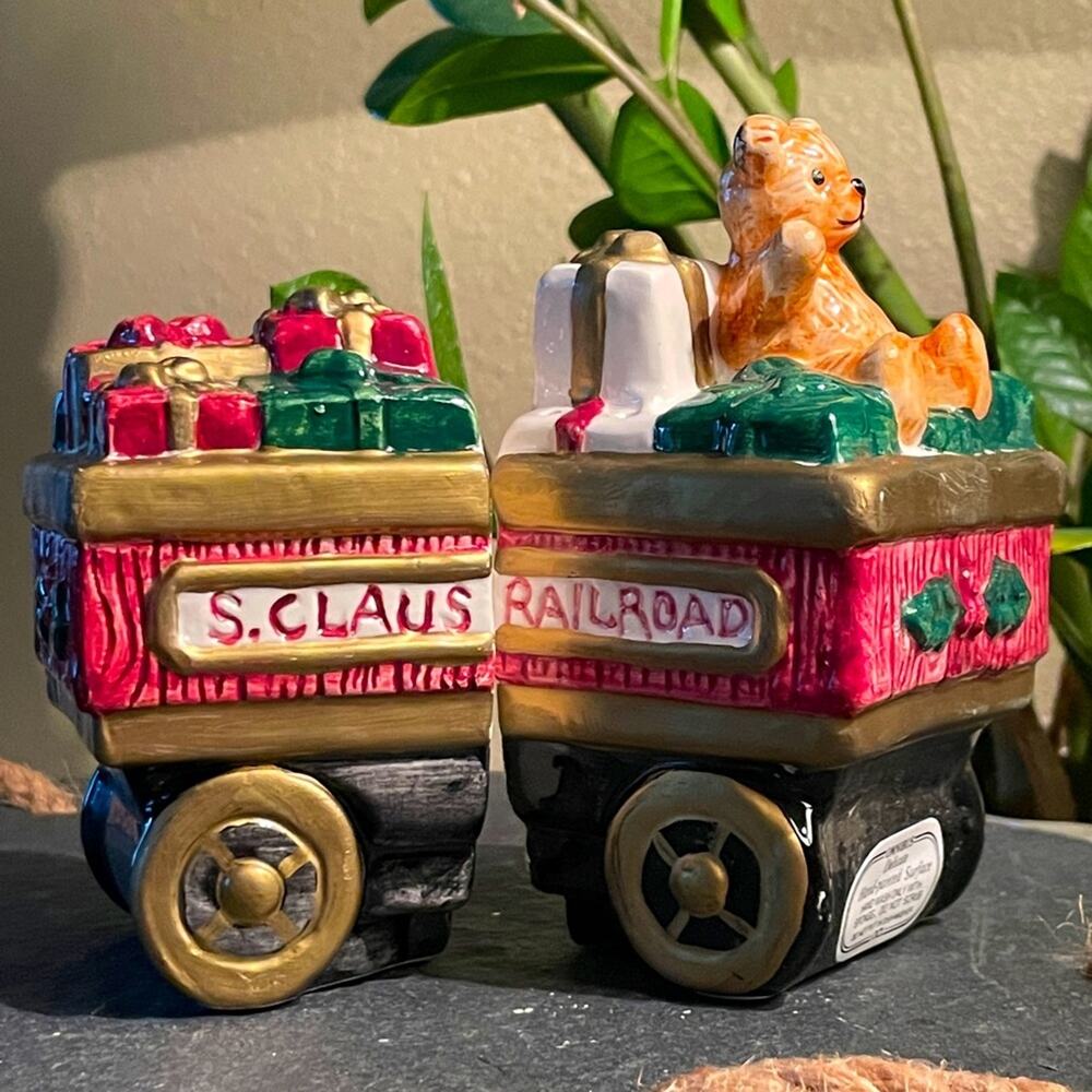 NOS Fitz and Floyd Santa’s Workshop Caboose Salt & Pepper Shaker Set w/ Box - Picture 1 of 10